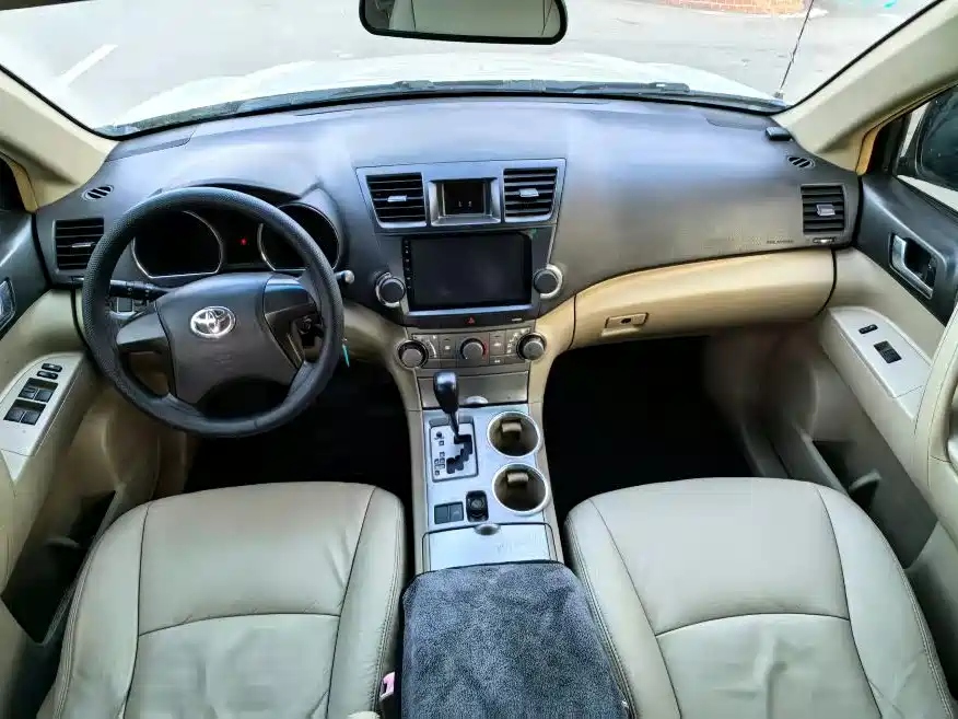 Toyota Highlander 2009 2.7L 2WD 5-seater Sport Edition фото 4
