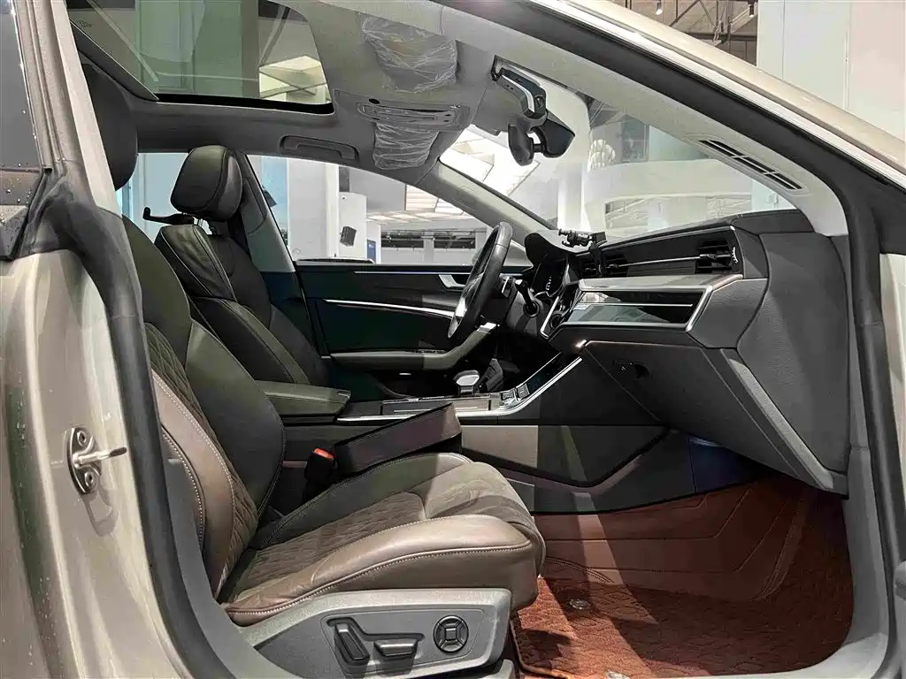 Photo 26 - Audi A7L