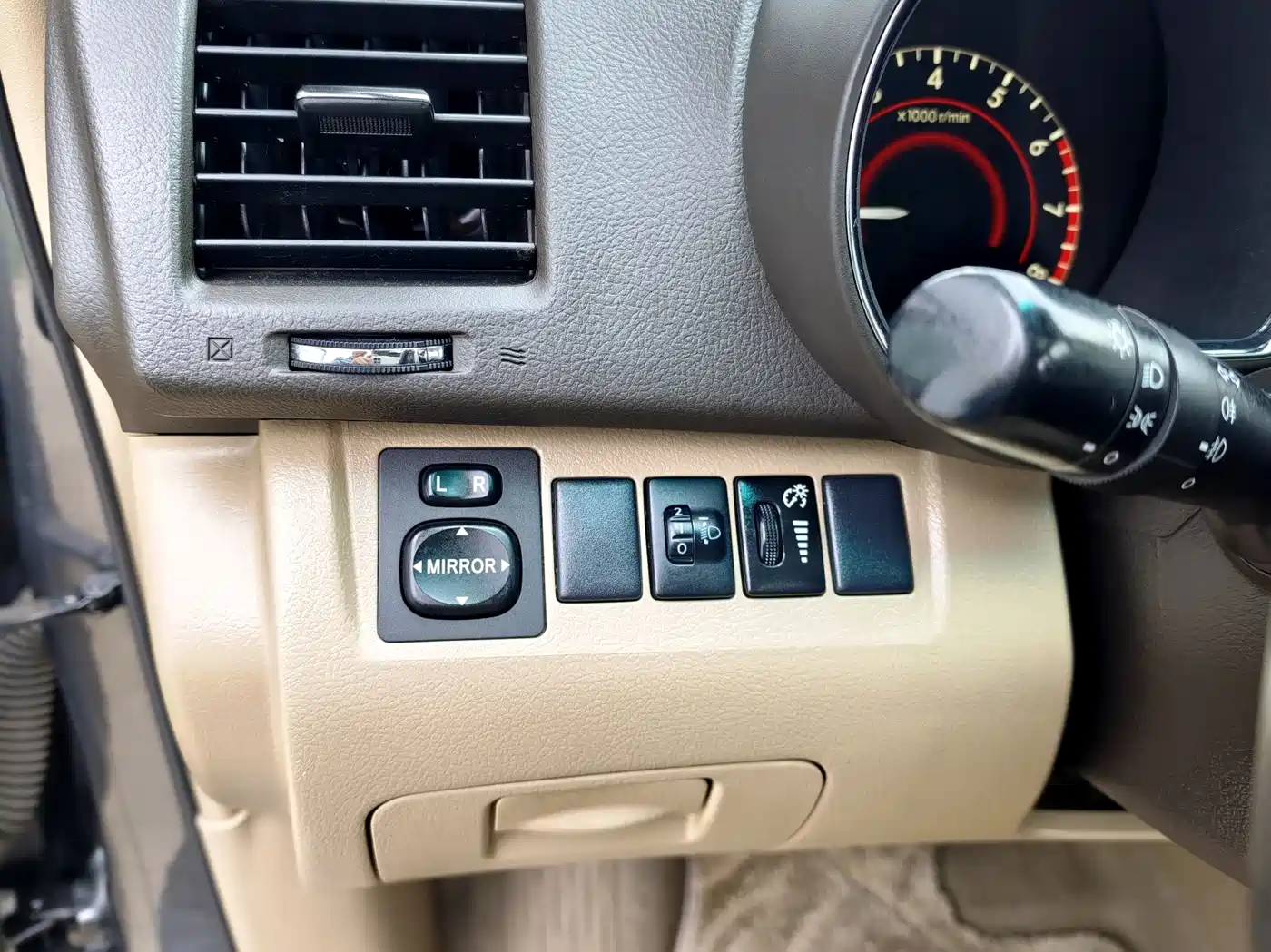 Toyota Highlander 2011 2.7L 2WD 7-seat Luxury фото 19
