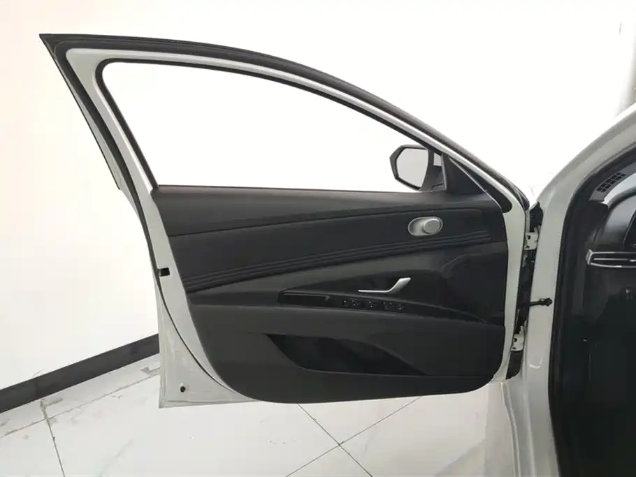 Hyundai Elantra 2022 1.5L CVT GLX Elite Edition фото 7