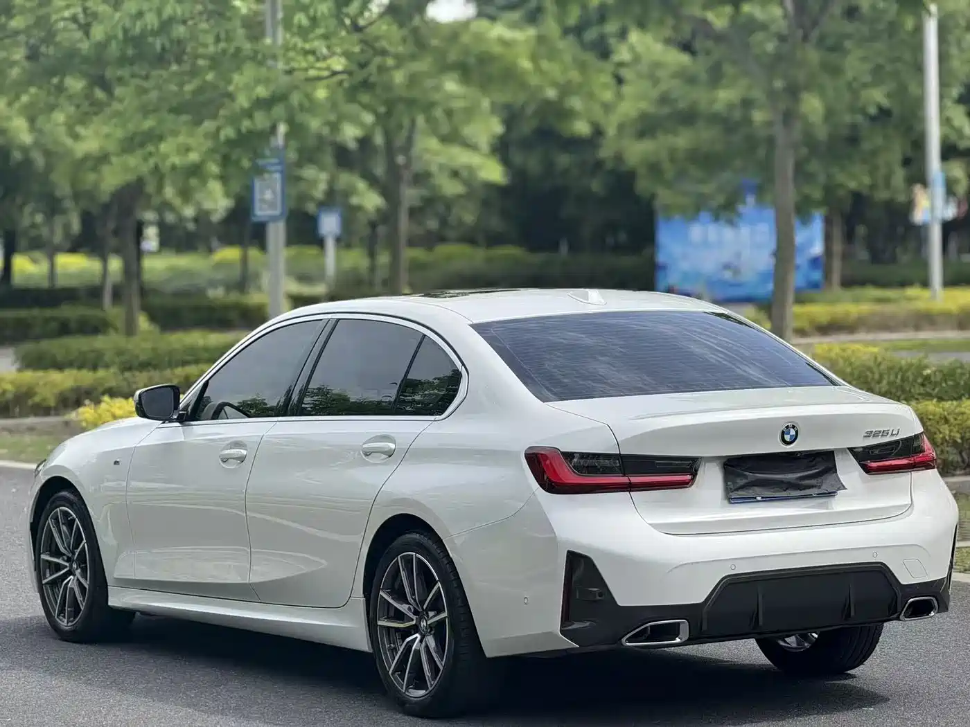 BMW 3 Series 2023 325Li M Sport Package фото 4