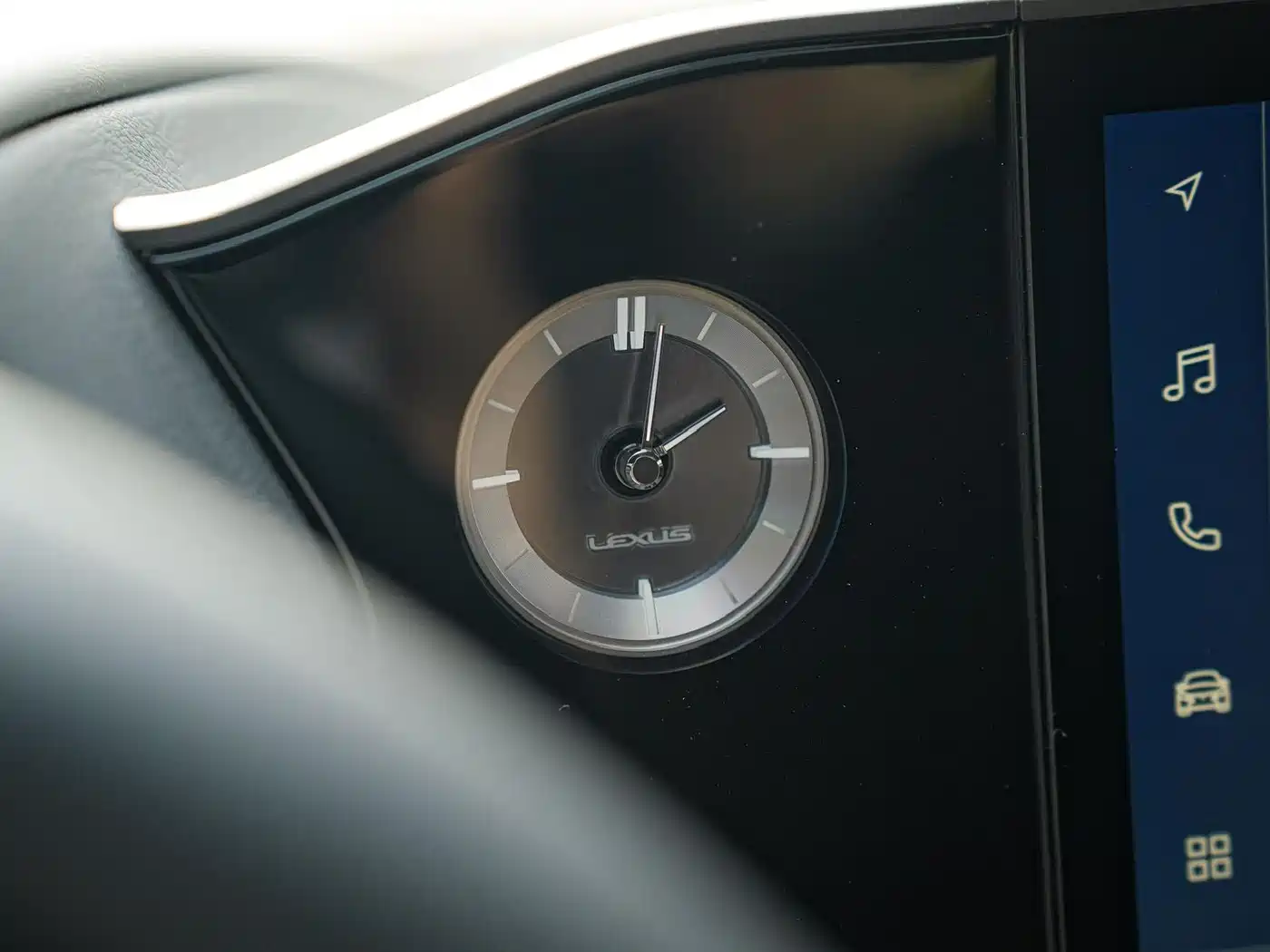 Lexus ES 2025 300h Ultimate Edition фото 24