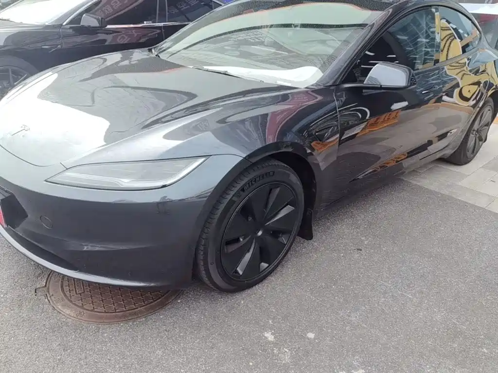 Фото 2 - Tesla Model 3