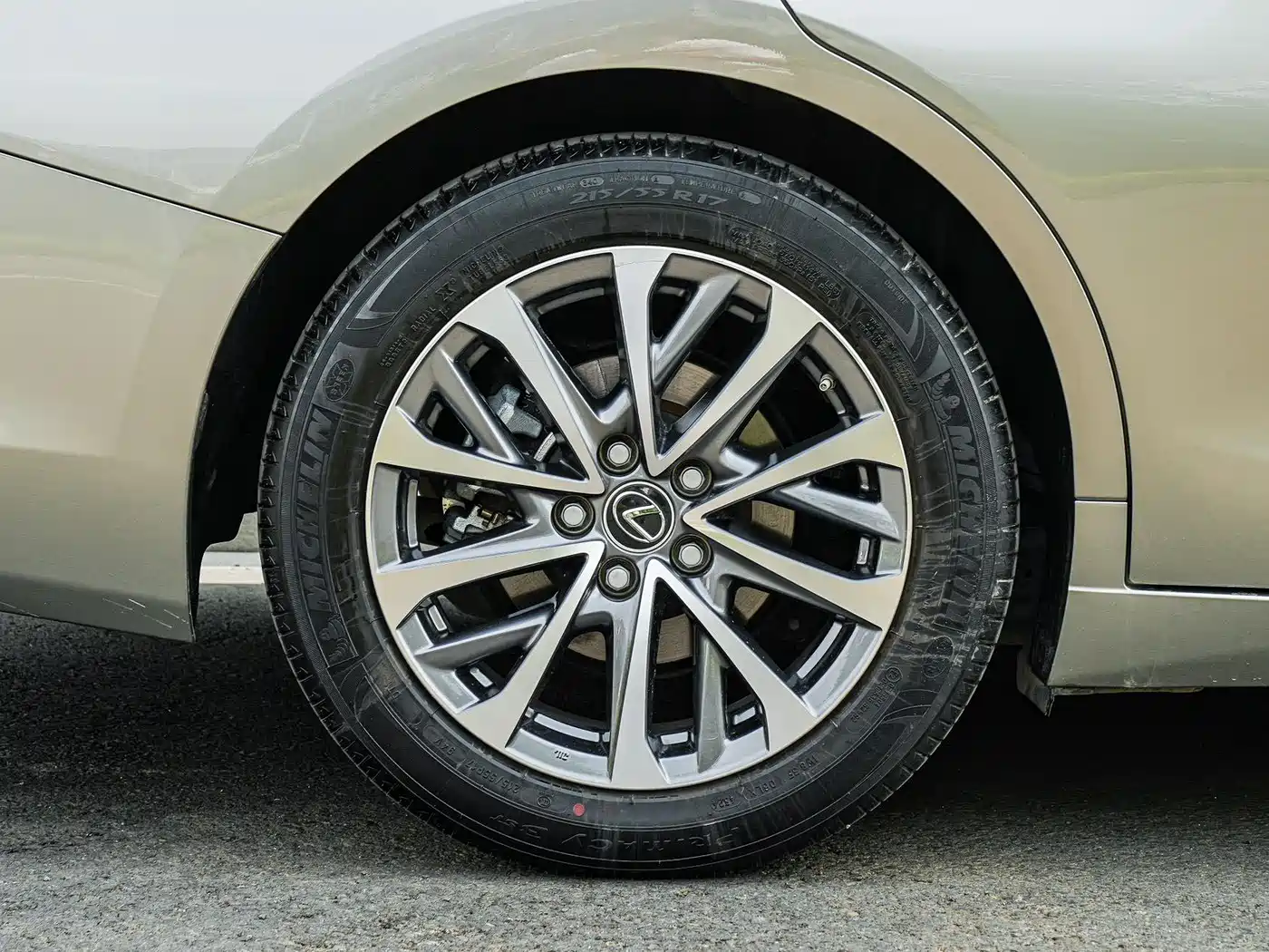Lexus ES 2025 300h Ultimate Edition фото 8