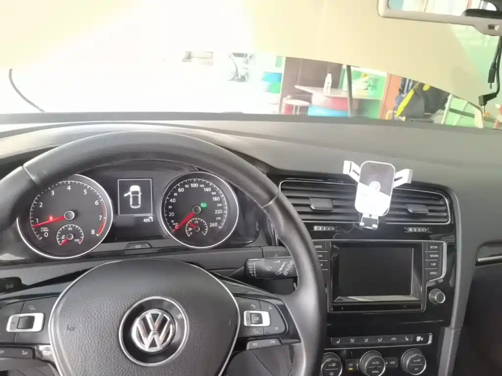Фото 10 - Volkswagen Golf