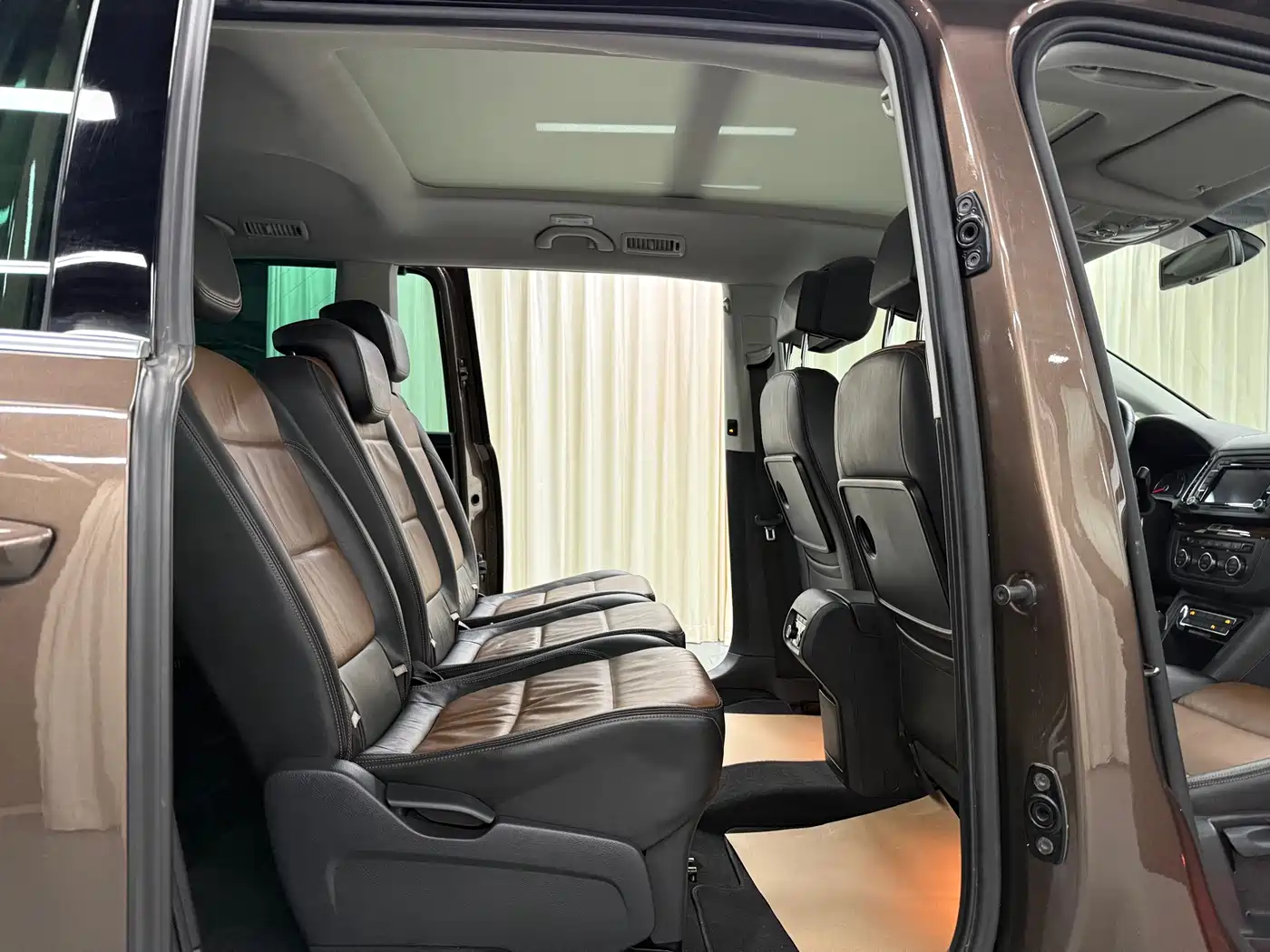 Volkswagen Sharan 2013 1.8TSI Comfort фото 10