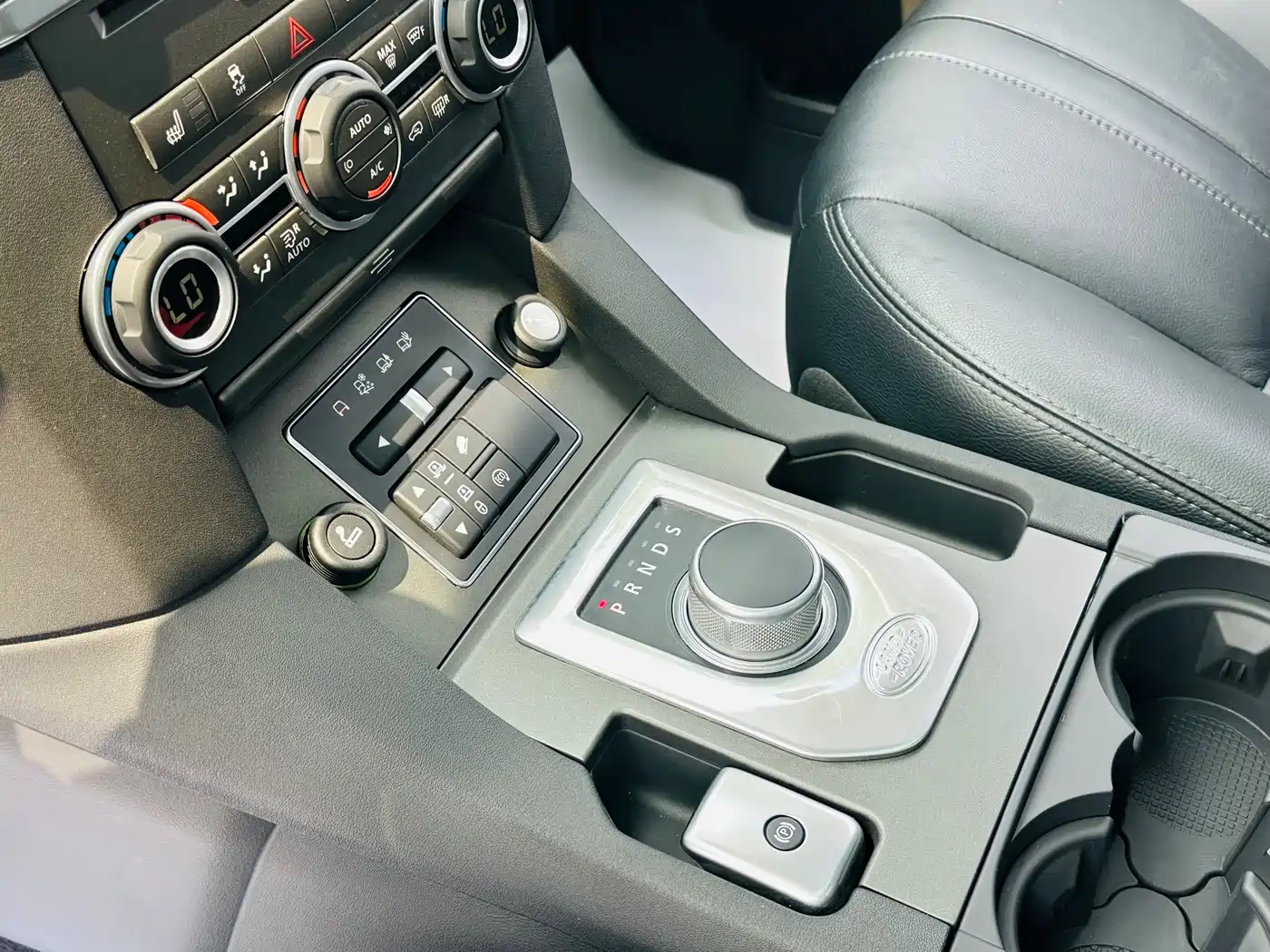 Land Rover Discovery 2016 3.0 SC V6 HSE фото 13