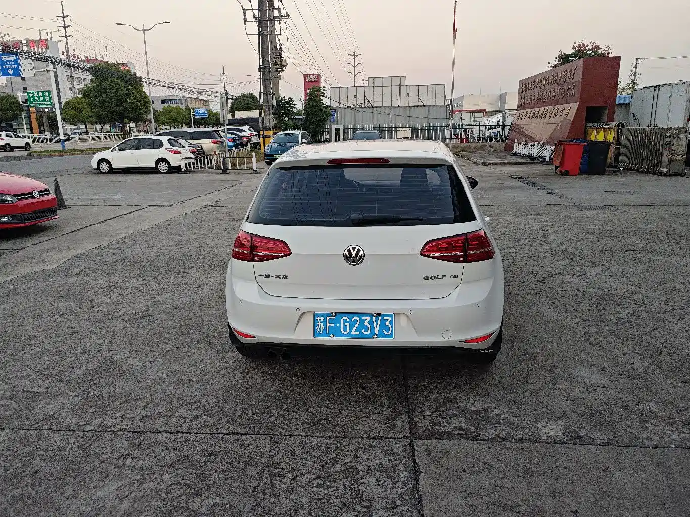 Photo 6 - Volkswagen Golf