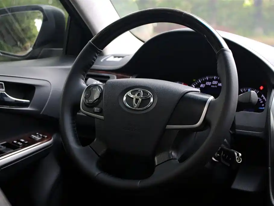 Toyota Camry 2016 2.0G 10th Anniversary Leading Edition фото 14