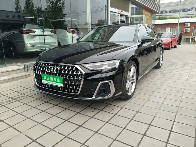 AUDI A8