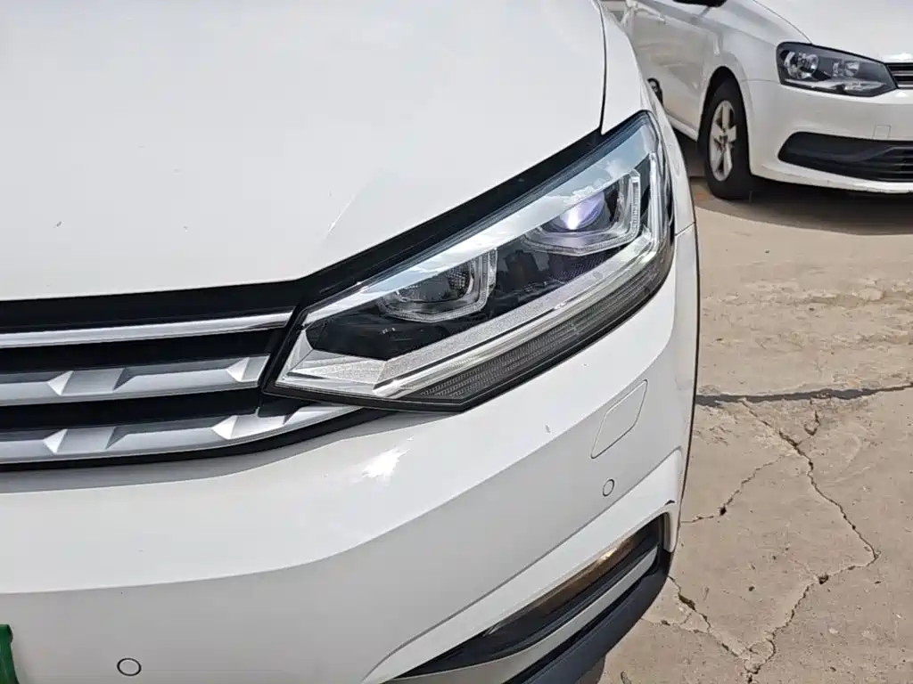 Volkswagen Touran 2019 2018 Touran L 280TSI DSG Frontier Edition 7-Seater China V