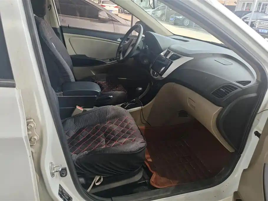 Hyundai Verna 2014 1.4L Automatic Smart GLS фото 8