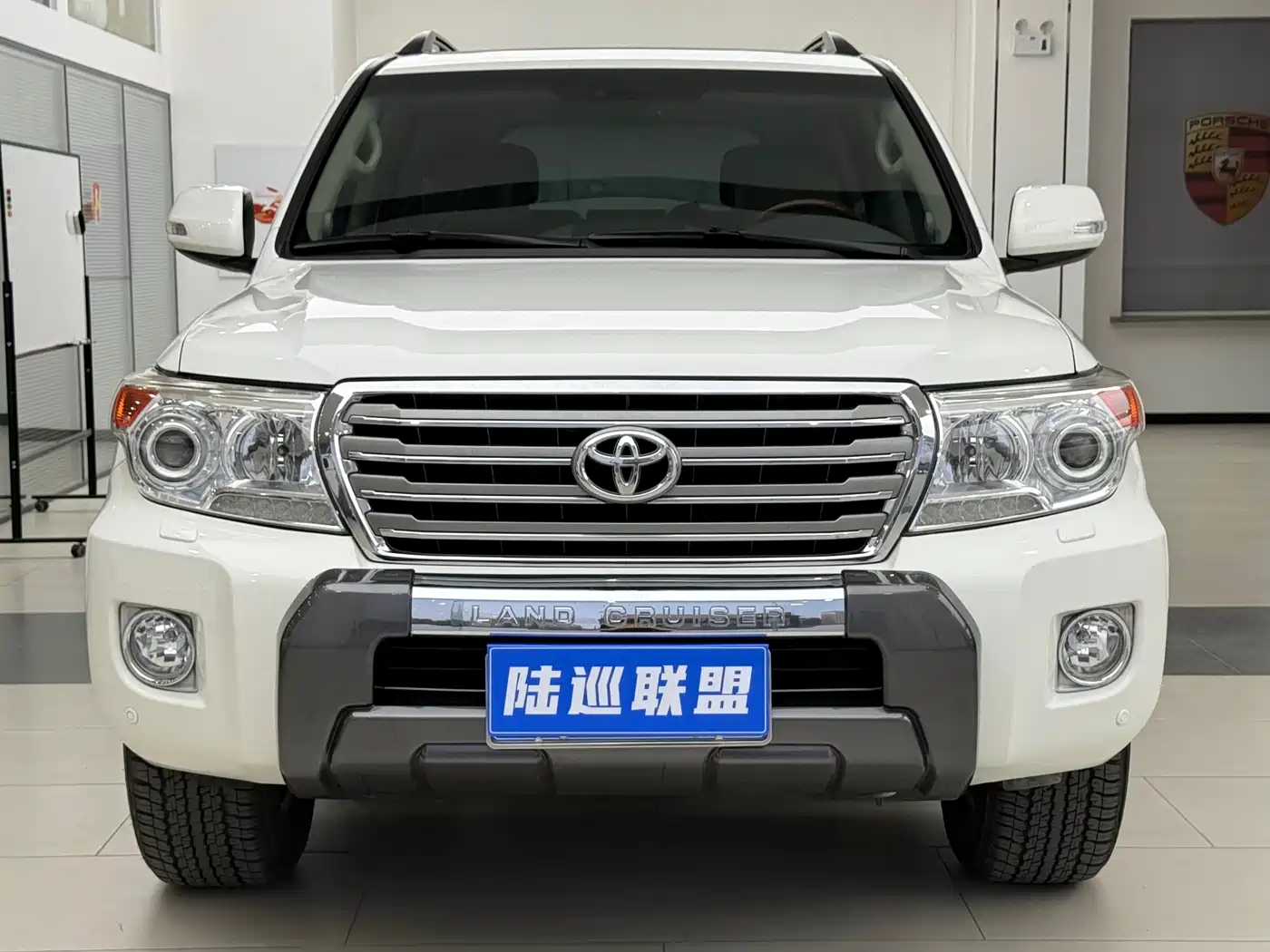 Toyota Land Cruiser 2012 4.6L Automatic VX-R фото 2