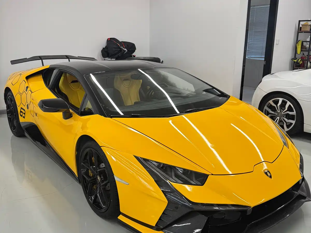 LAMBORGHINI HURACÁN