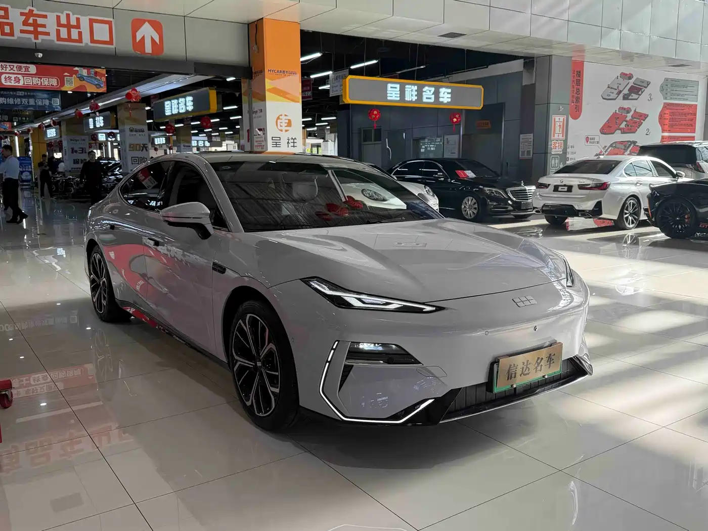 Geely Galaxy Galaxy E8 2025 700km Long Voyage Smart Drive Edition фото 3