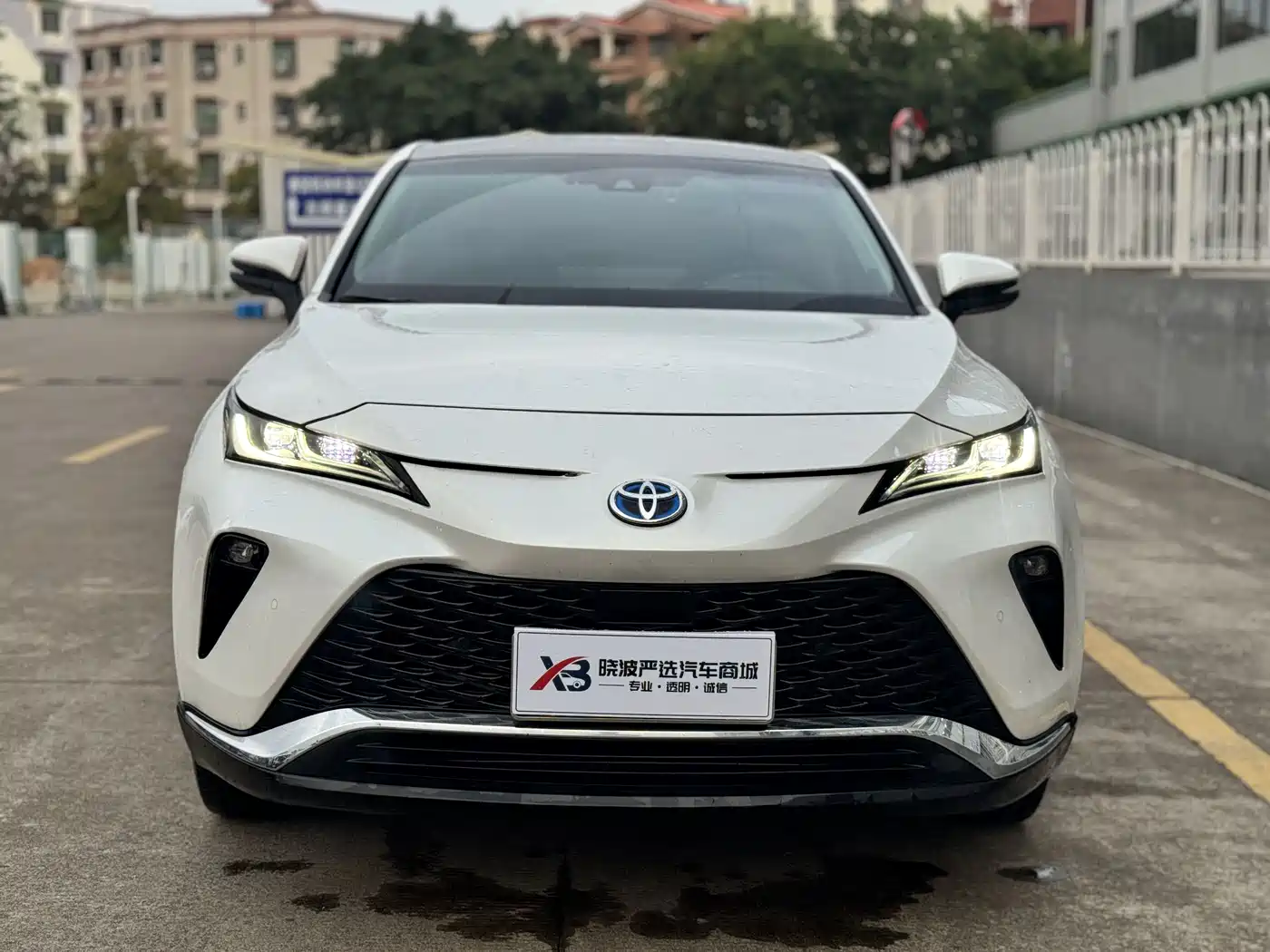 Toyota Venza 2023 2.5L Smart Hybrid FWD Premium фото 3