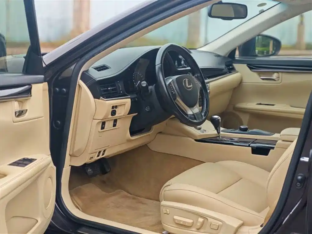 Lexus ES 2014 300h Elite Edition фото 5