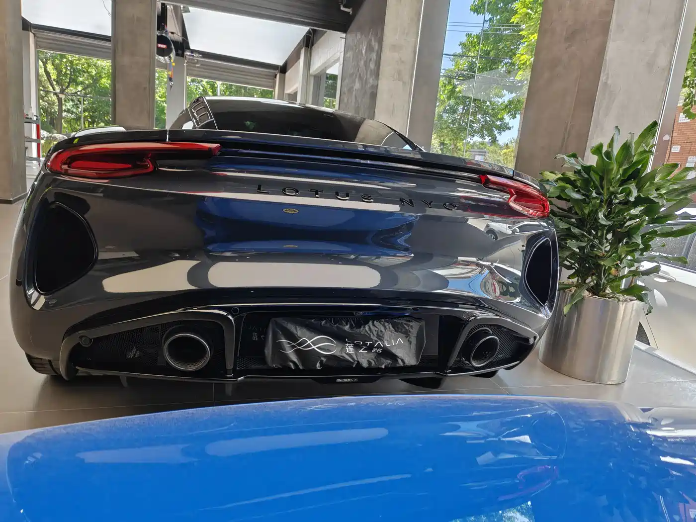 Lotus Cars EMIRA 2021 2.0T DCT First Edition фото 5