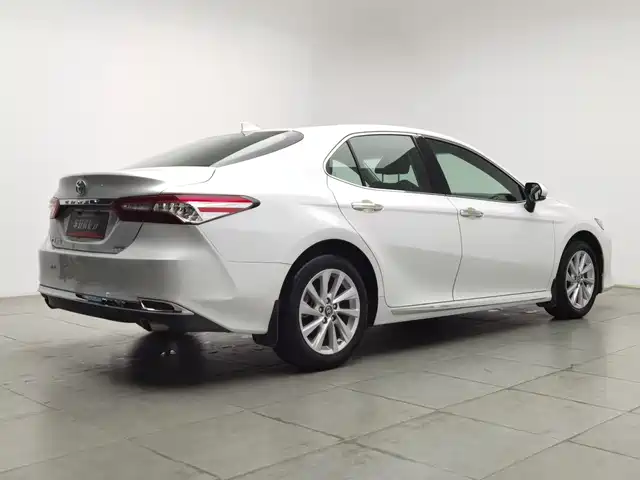 Toyota Camry 2023 2.0G Luxury Edition — фото 2