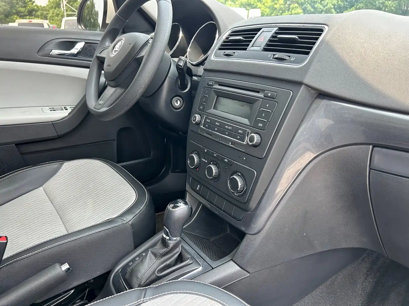 Škoda Yeti 2017 TSI280 DSG Advance фото 27