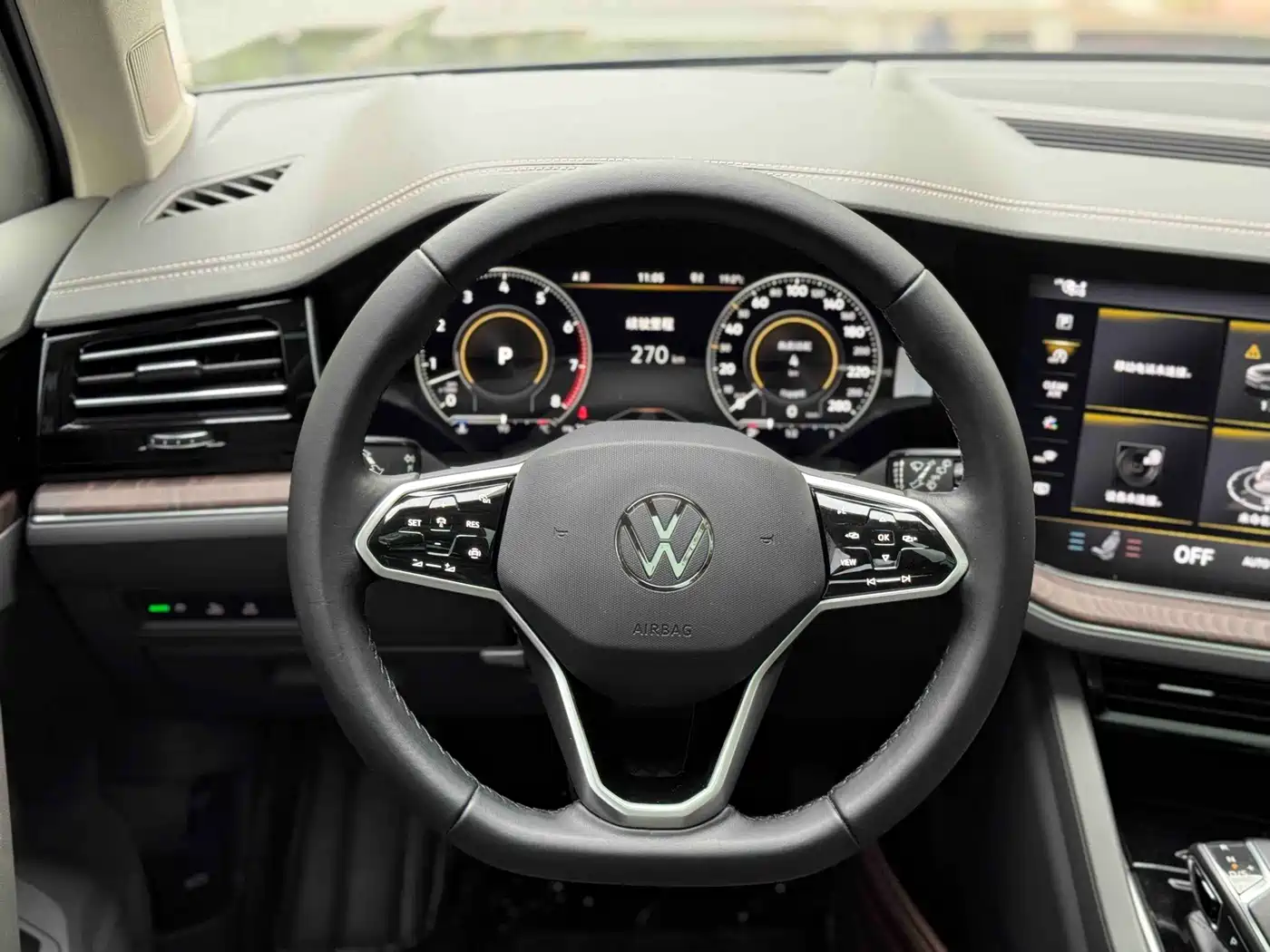 VOLKSWAGEN TOUAREG