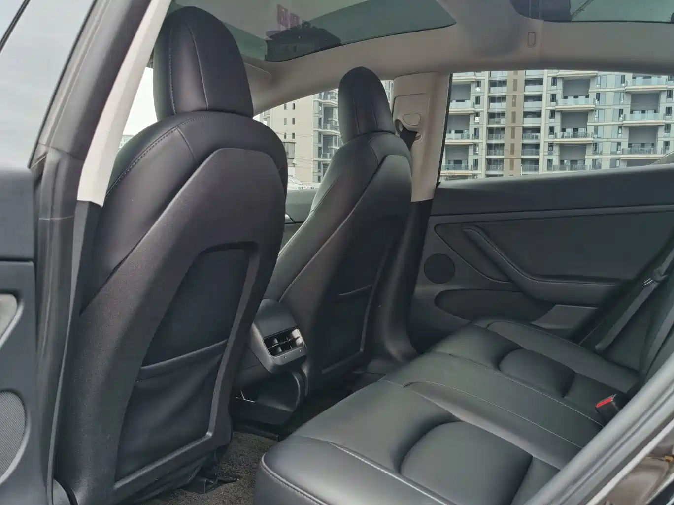 Фото 9 - Tesla Model 3