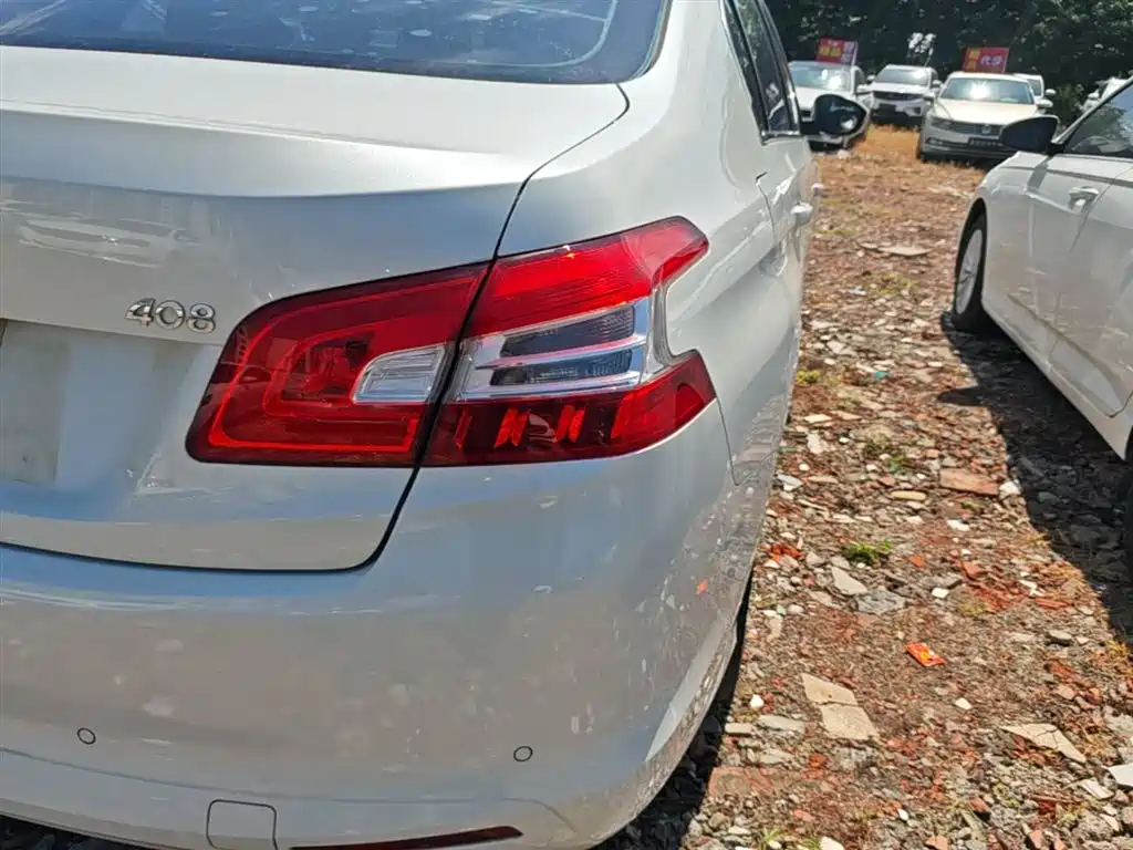 Peugeot 408 2015 Model 1.2T Automatic Luxury Edition фото 8