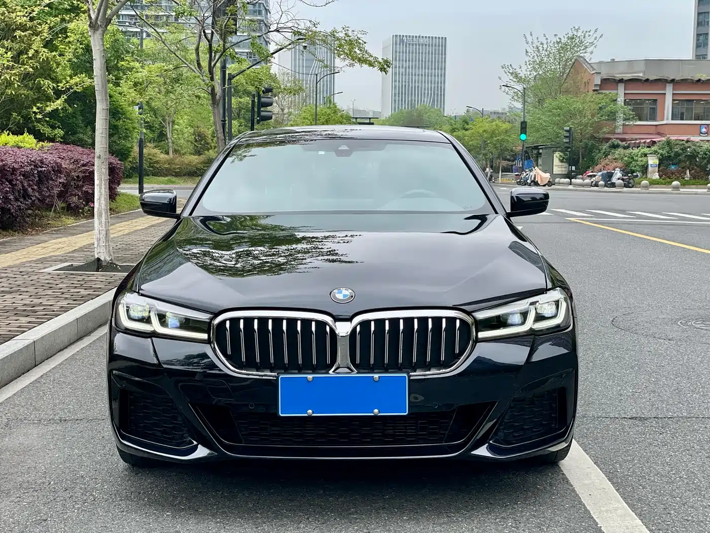 BMW 5 Series 2022 Model Second Facelift 525Li M Sport Package фото 2