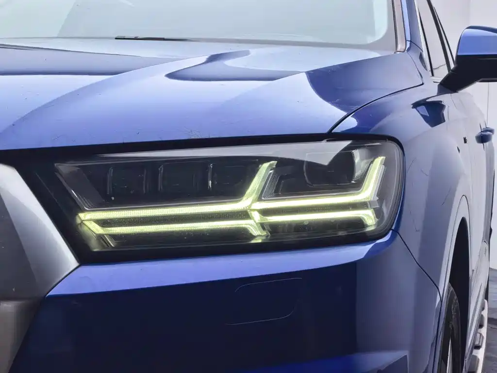 Фото 20 - Audi Q7