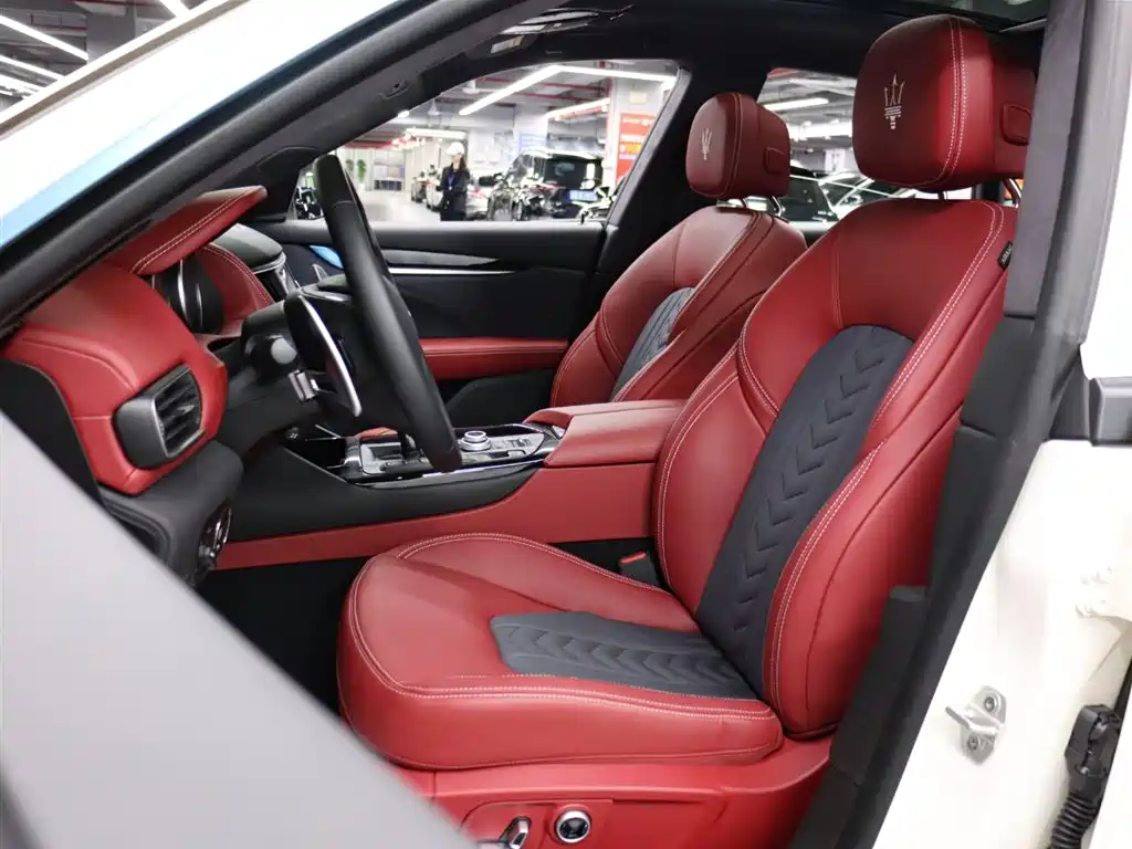 Maserati Levante 2024 2.0T GT Ultima фото 9