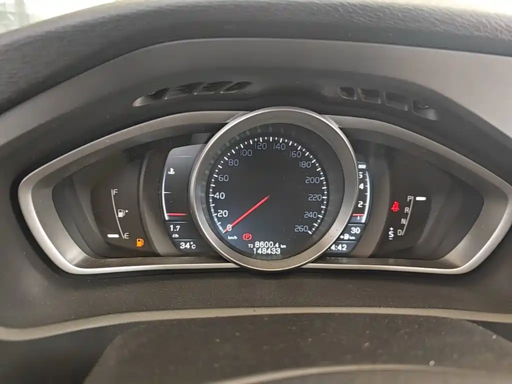 صورة 12 - Volvo V40