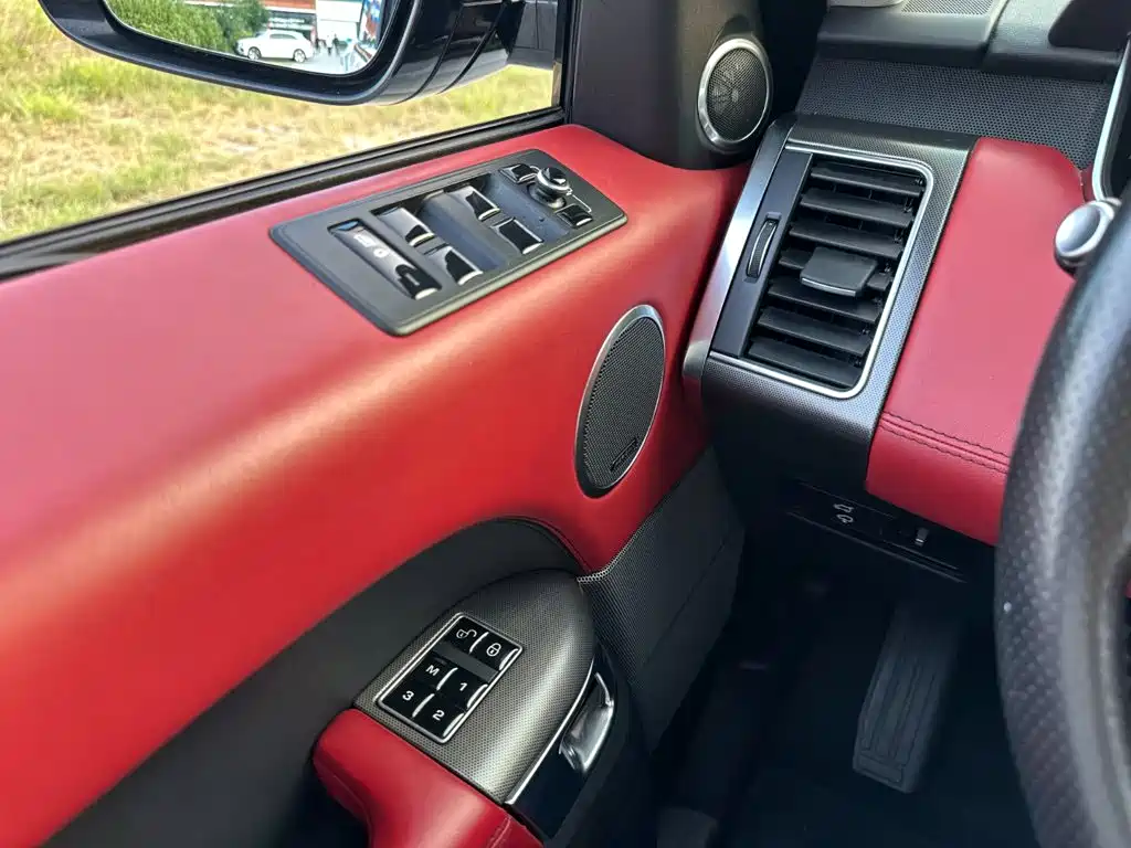 Фото 24 - Land Rover Range Rover Sport