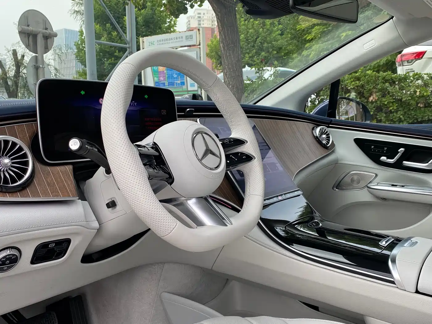 Mercedes-Benz EQE 2024 2025 Model 500 4MATIC Luxury Edition