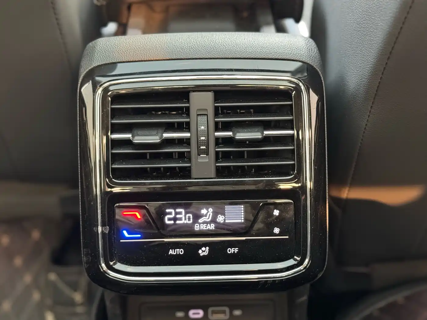 Volkswagen Passat 2024 380TSI Starlight Luxury Edition фото 18