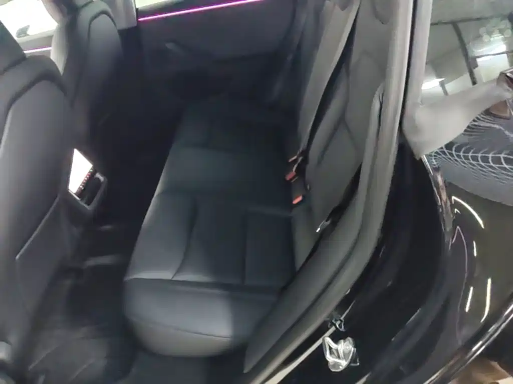 Фото 17 - Tesla Model 3
