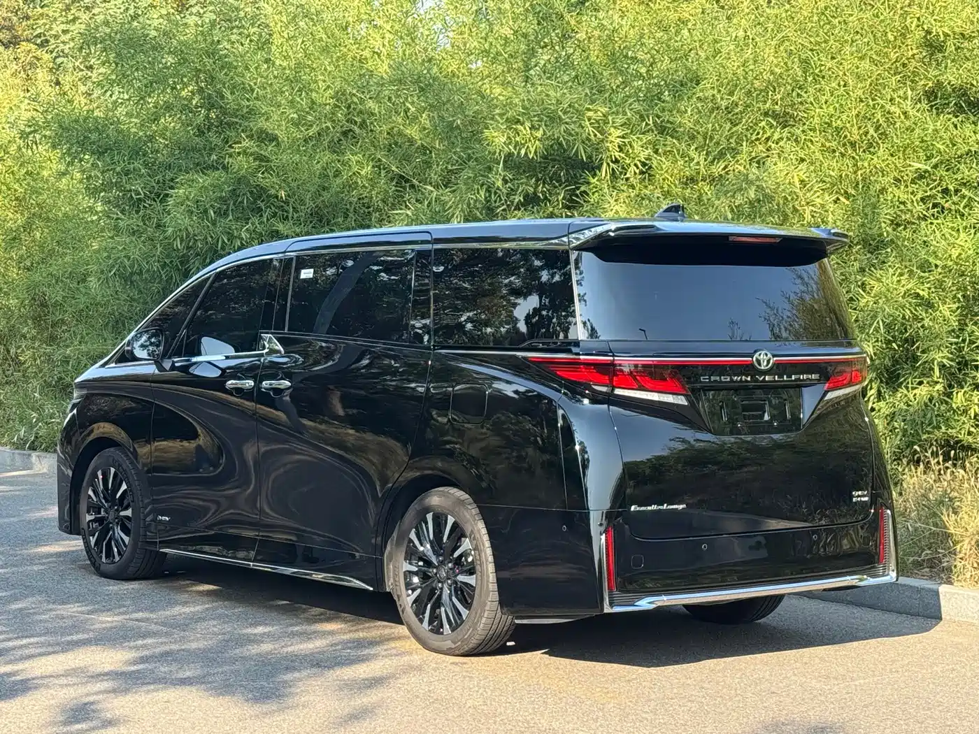 Toyota Vellfire 2026 2024 Crown Hybrid 2.5L Premium Edition