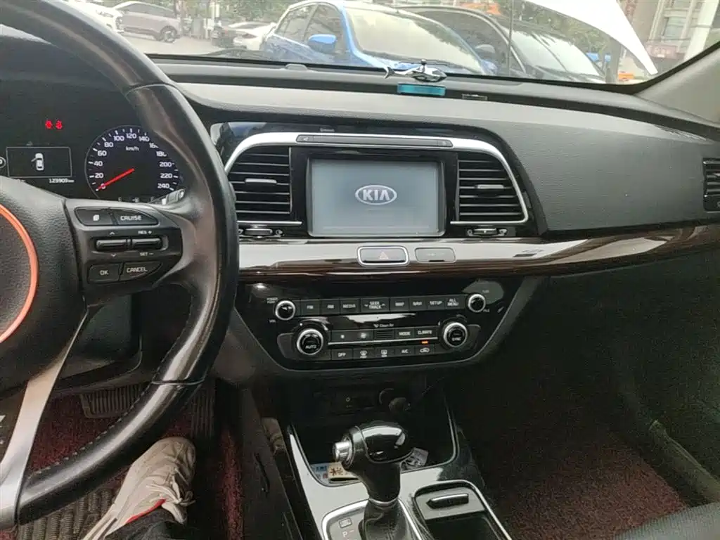 KIA K4