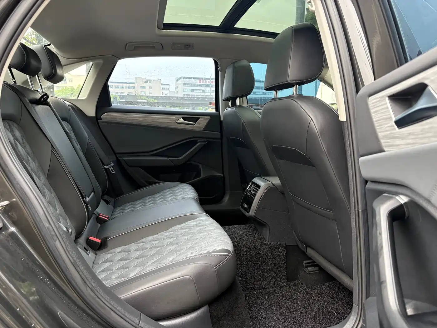 Фото 9 - Volkswagen Sagitar