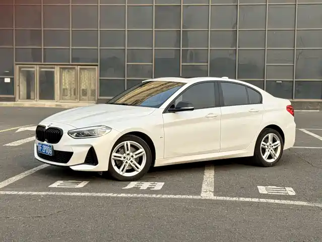 BMW 1 SERIES