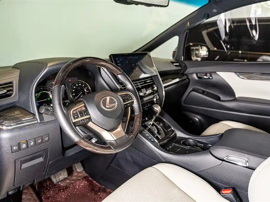 Lexus LM 2020 300h Seven-Seater Elegance Edition фото 6