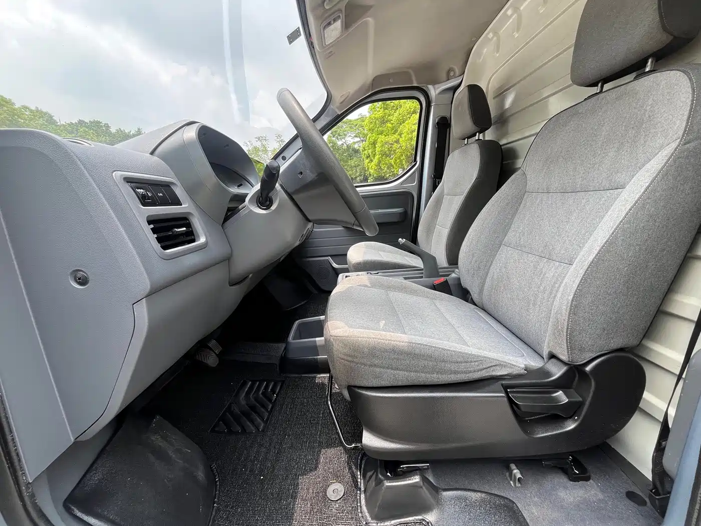 Wuling Motors Wuling Yangguang 2025 2024 300km Practical Sealed Window Edition 75kW