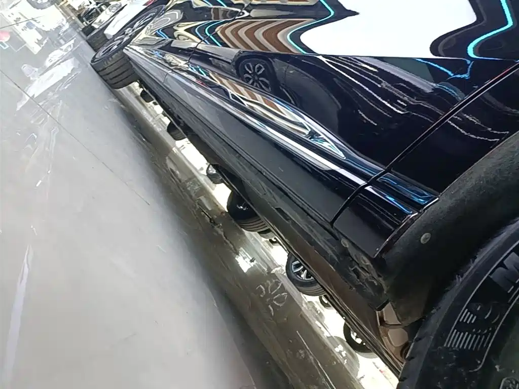 Hongqi HQ9 2023 2.0T Smart Connect Flag Enjoy Edition фото 22