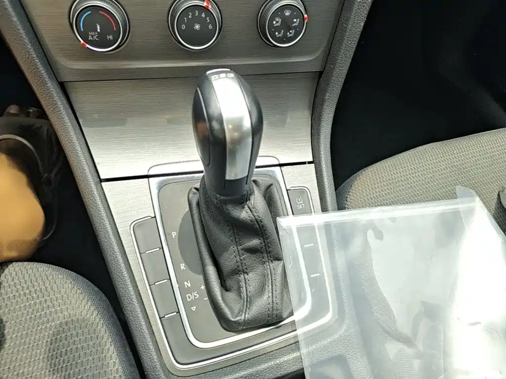 Фото 6 - Volkswagen Golf