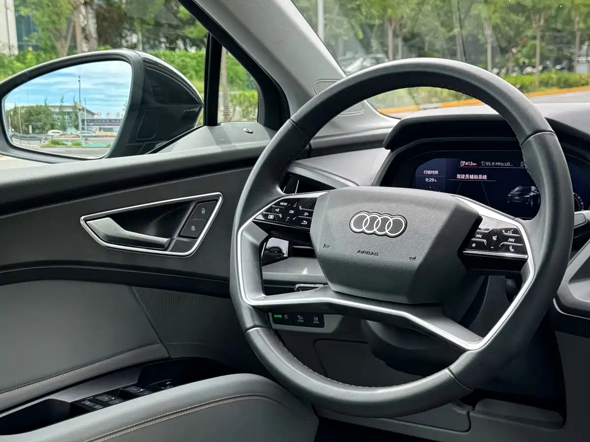 Audi Q5 e-tron 2024 2023 40 e-tron Starlight Edition Brocade Package