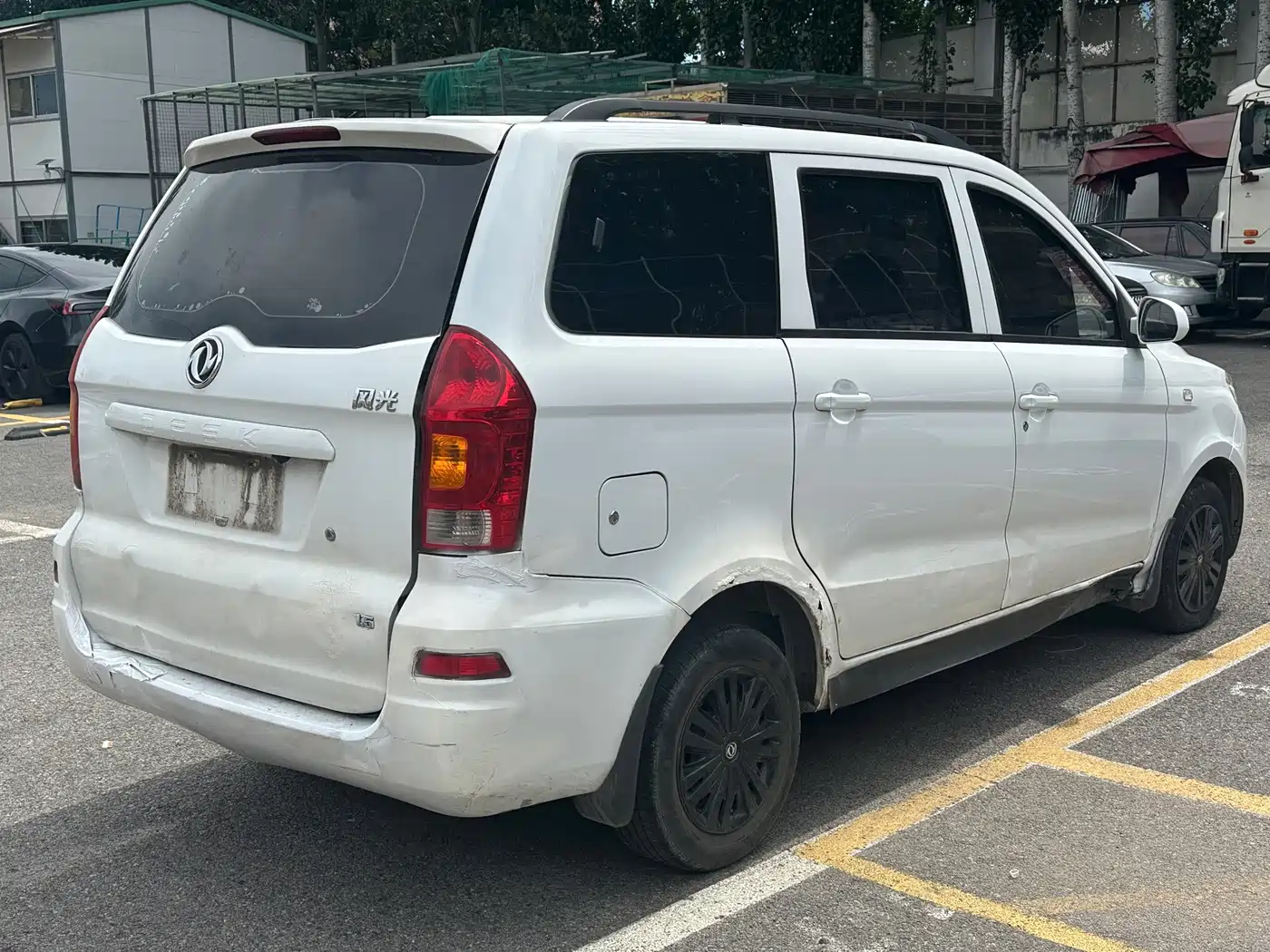Dongfeng Fengguang Fengguang 360 2015 2015 Model 1.5L Manual Comfort 7-seater China IV