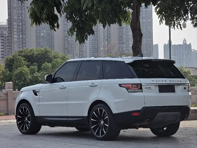 Land Rover Range Rover Sport 2016 3.0 SDV6 HSE фото 9