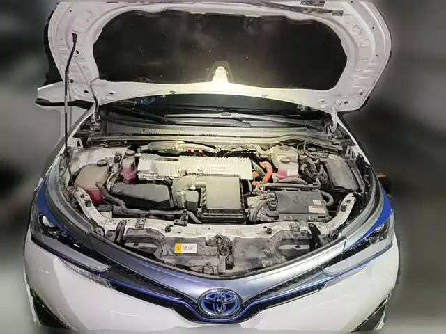 Toyota Corolla Twin Engine E+ 2019 1.8L E-CVT Leading Edition — фото 3