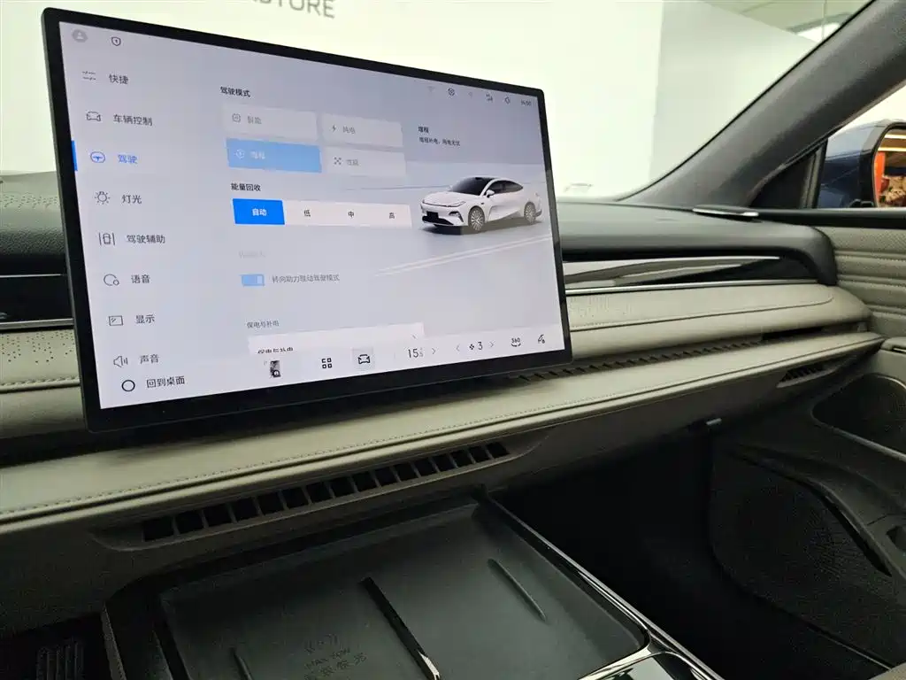 Geely Galaxy Galaxy Xingyao 8 2025 130km EM-P Starship Edition фото 12