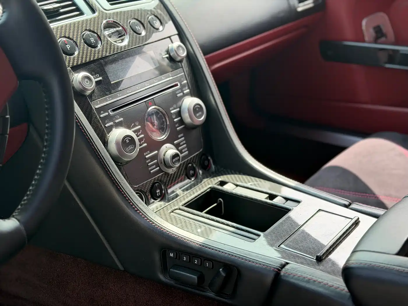 Aston Martin DB9 2007 6.0L Touchtronic Coupe фото 6