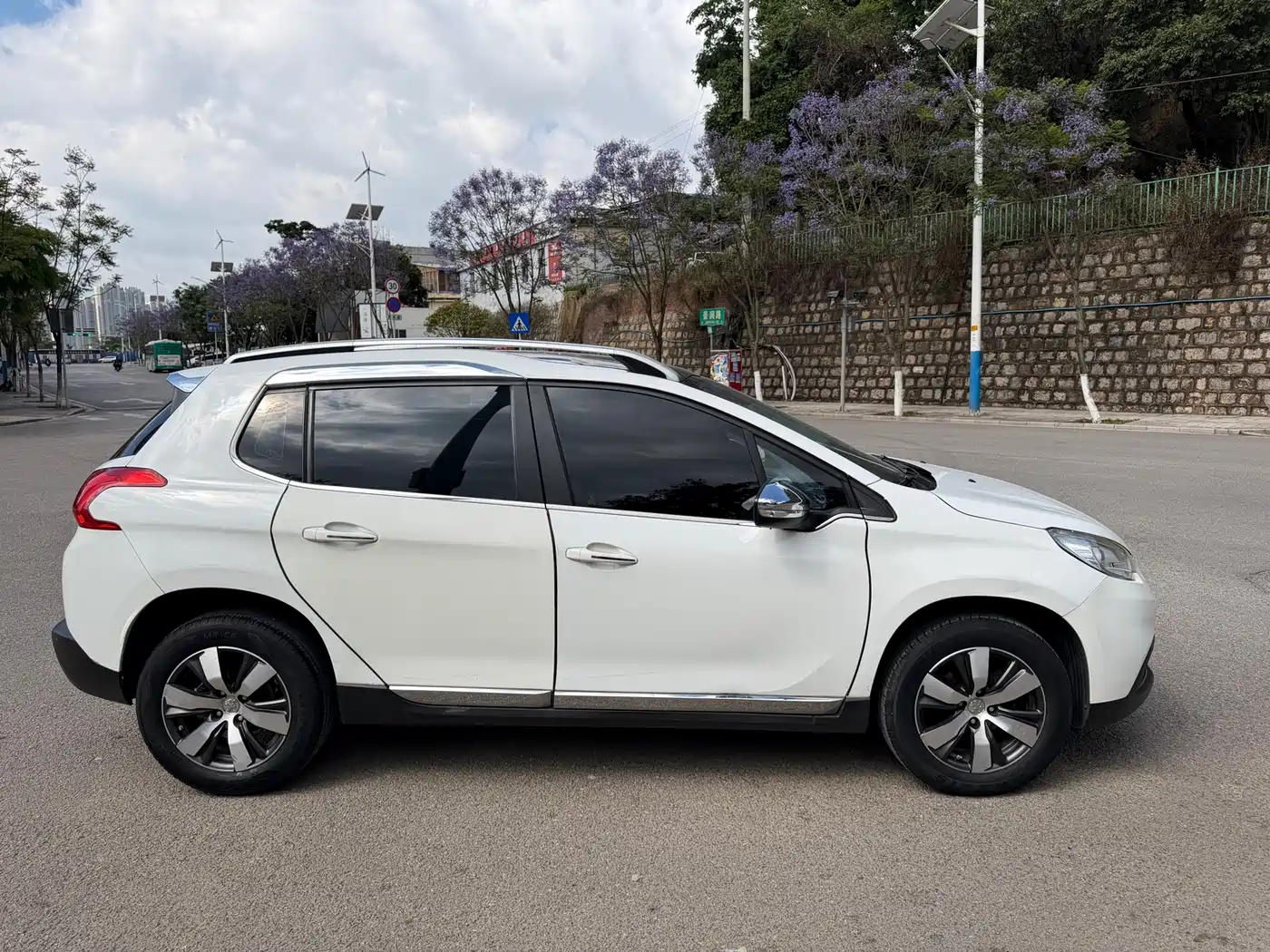 Peugeot 2008 2014 1.6L Automatic Navigation Edition фото 4